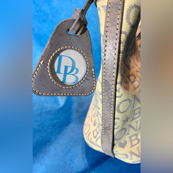 Dooney & Bourke Cream & Lilac Bucket Bag - Picture 12 of 16